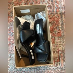 Steve Madden Thai Sandals, size 7